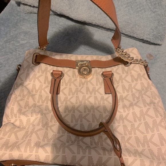 Large Micheal Kors bag! With gold toned chain! - Picture 1 of 4